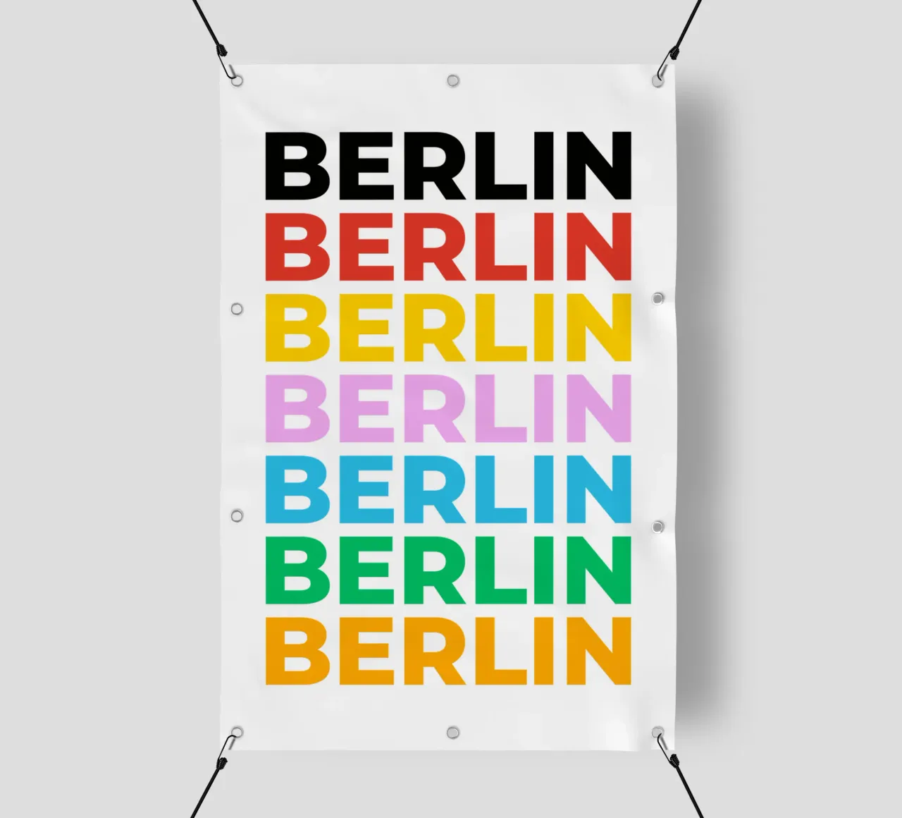 Design tipografico berlinese con lettere colorate telo in pvc da Berlin Moments