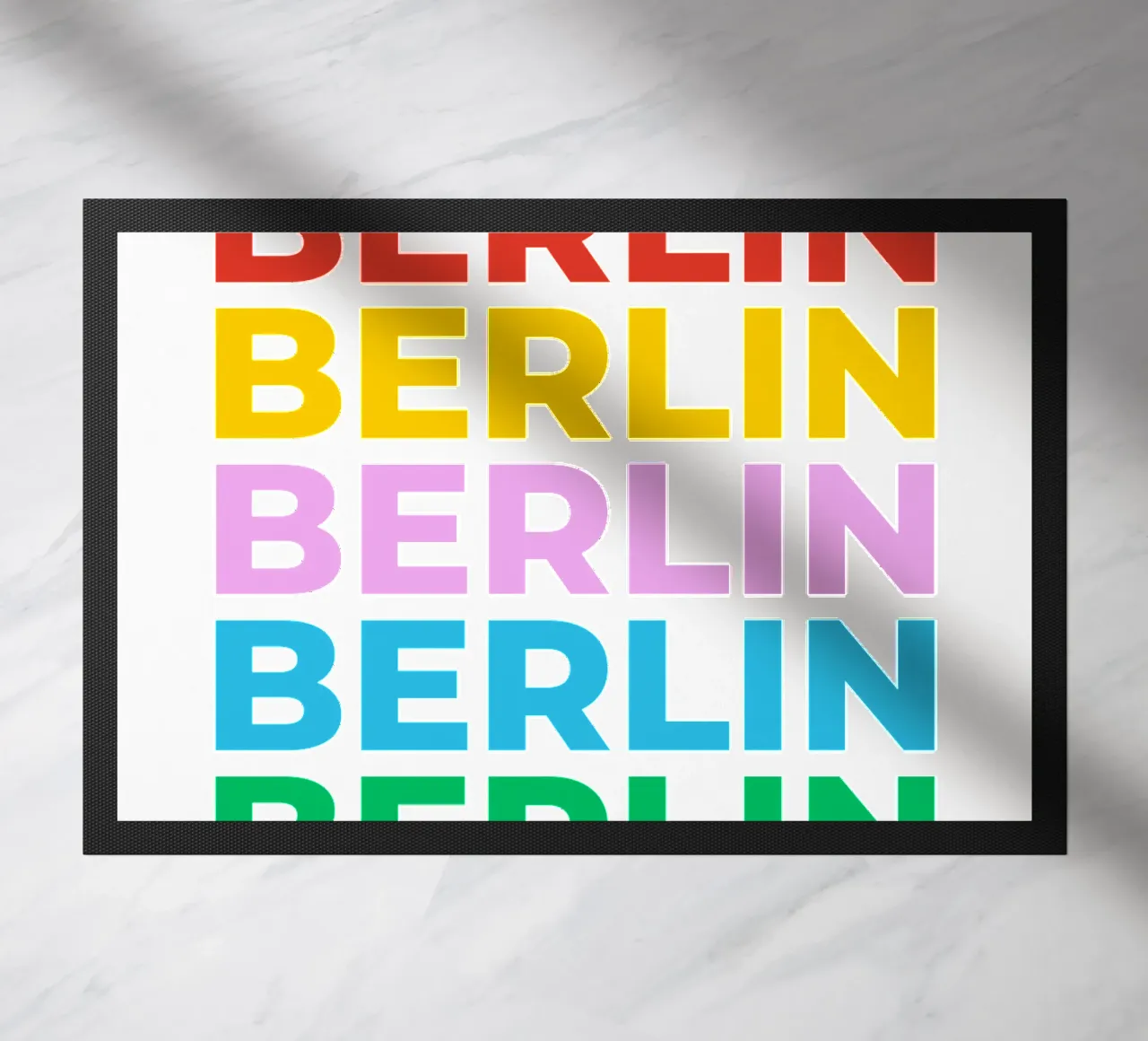 Design tipografico berlinese con lettere colorate zerbino da Berlin Moments