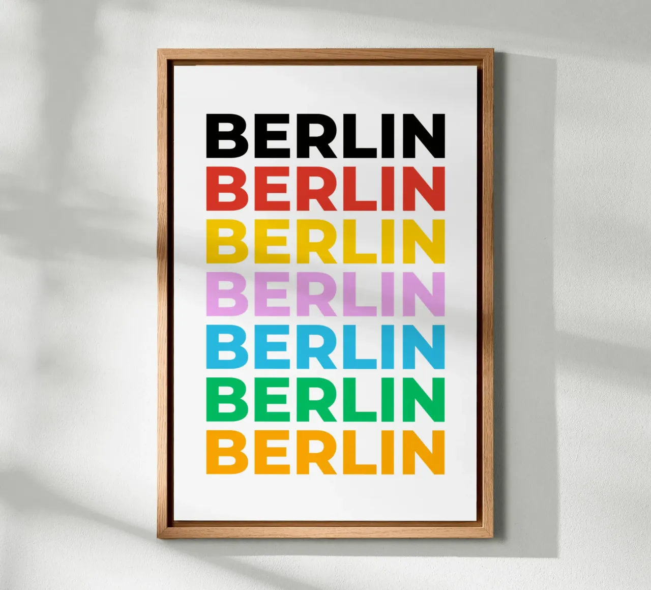 Design tipografico berlinese con lettere colorate alluminio dibond da Berlin Moments