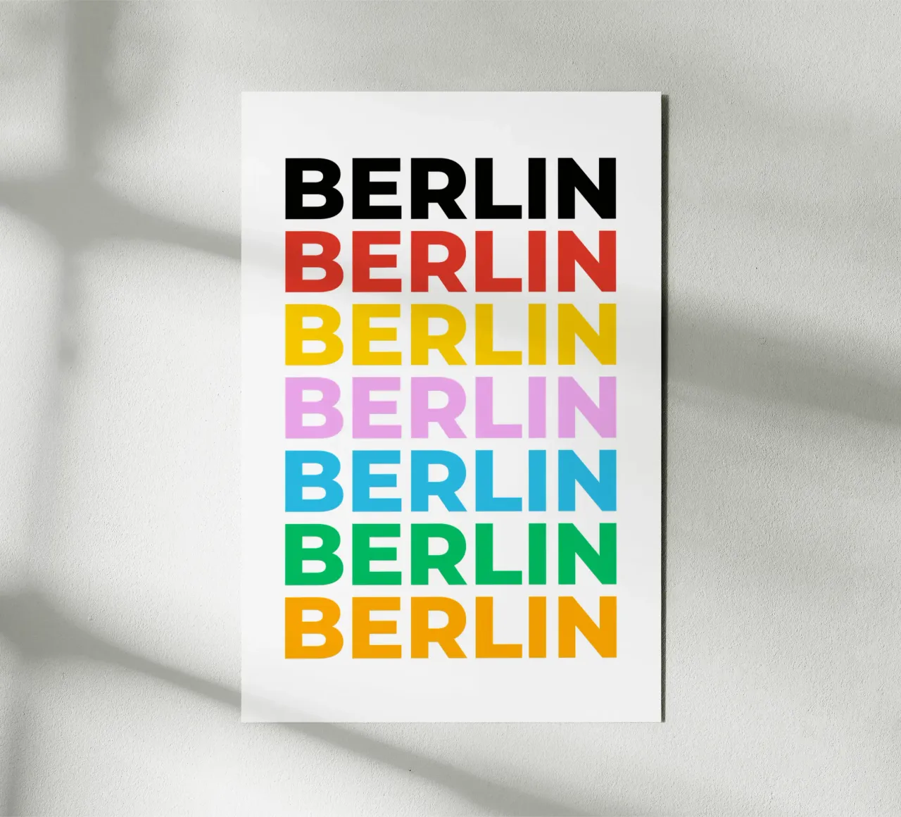 Design tipografico berlinese con lettere colorate alluminio dibond da Berlin Moments