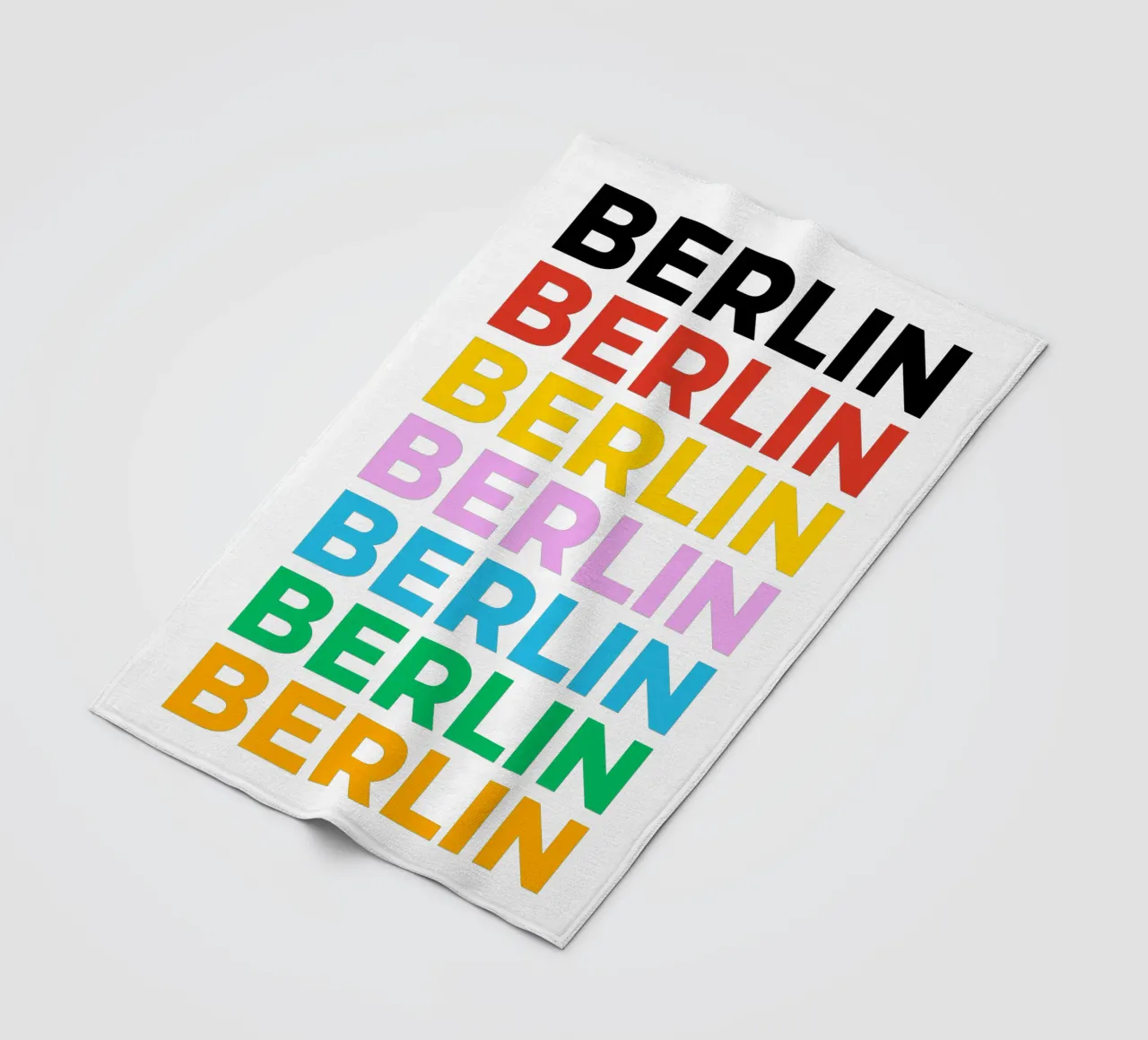 Design tipografico berlinese con lettere colorate coperta in pile da Berlin Moments