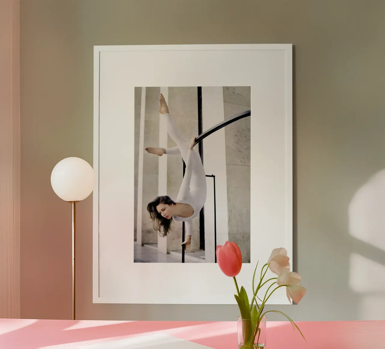 Paris #4 poster con telaio in legno da The Urban Yoga
