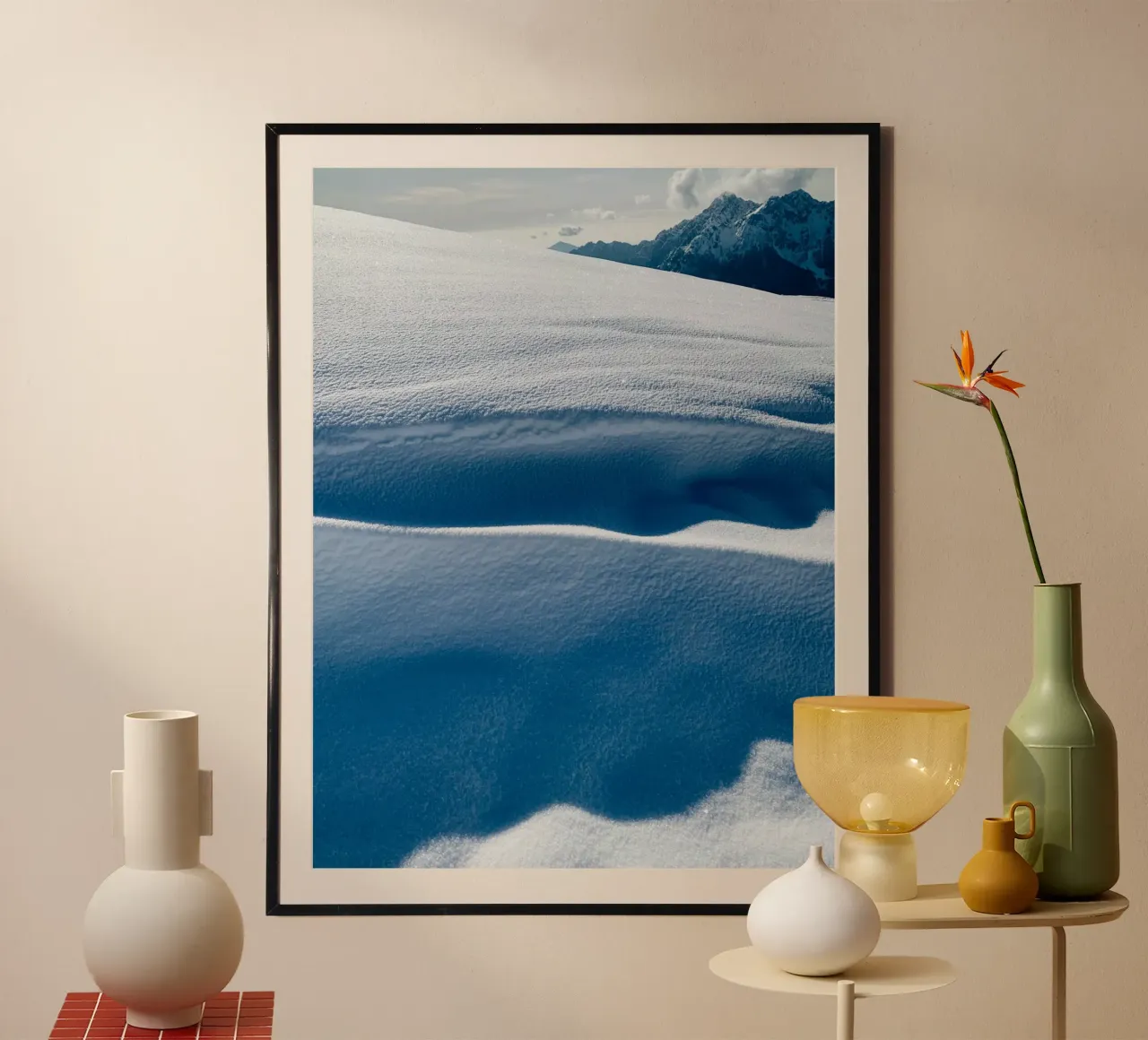 Snowdrift elegance - Idilio invernal en la montaña poster con marco de plástico de Whole©