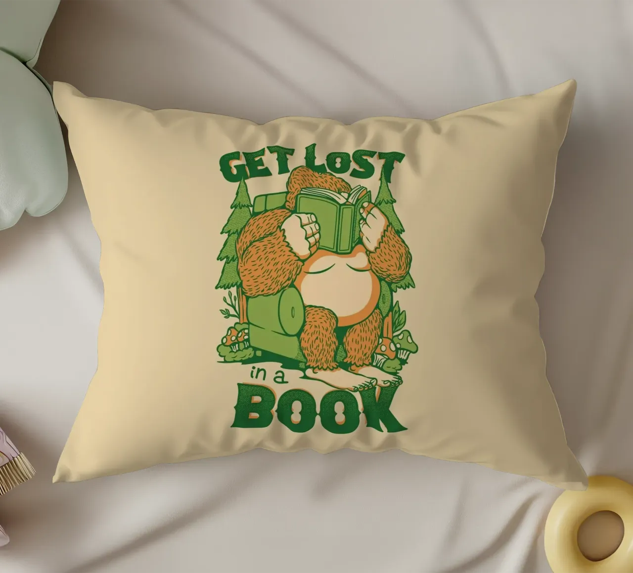 Get Lost - In einem Buch Sasquatch Kissen von Tobe Fonseca