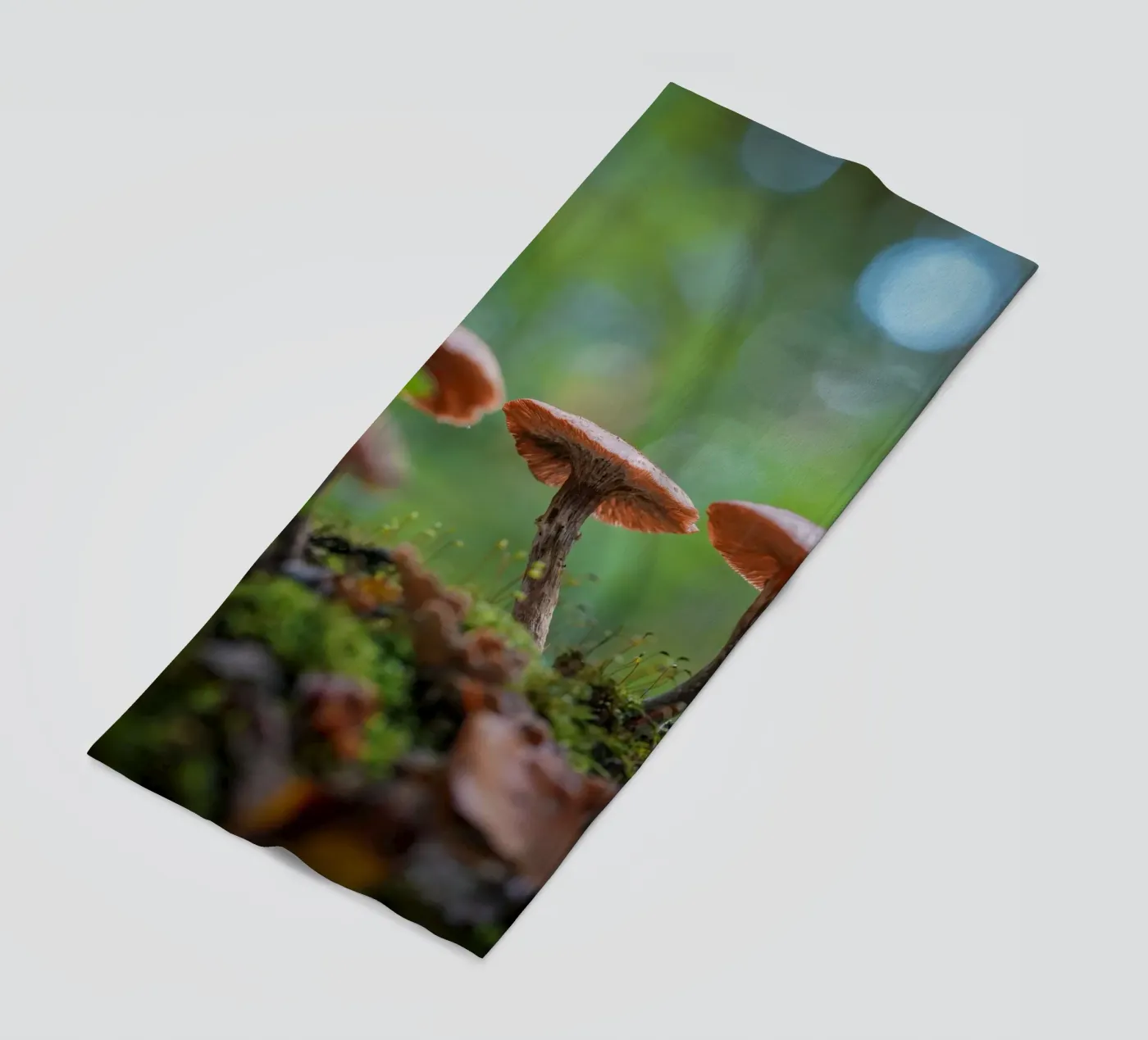 Magic mushrooms strandhanddoek van Tom's Wildlife