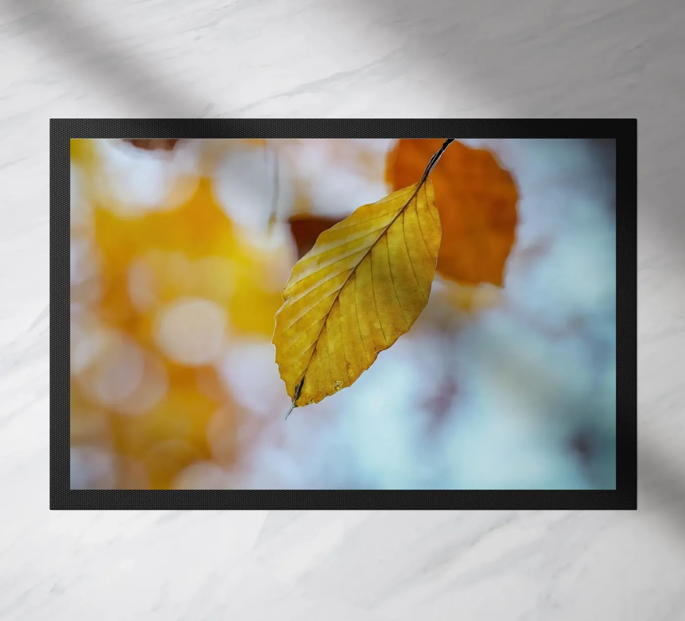 Herfstbladeren deurmat van Tom's Wildlife