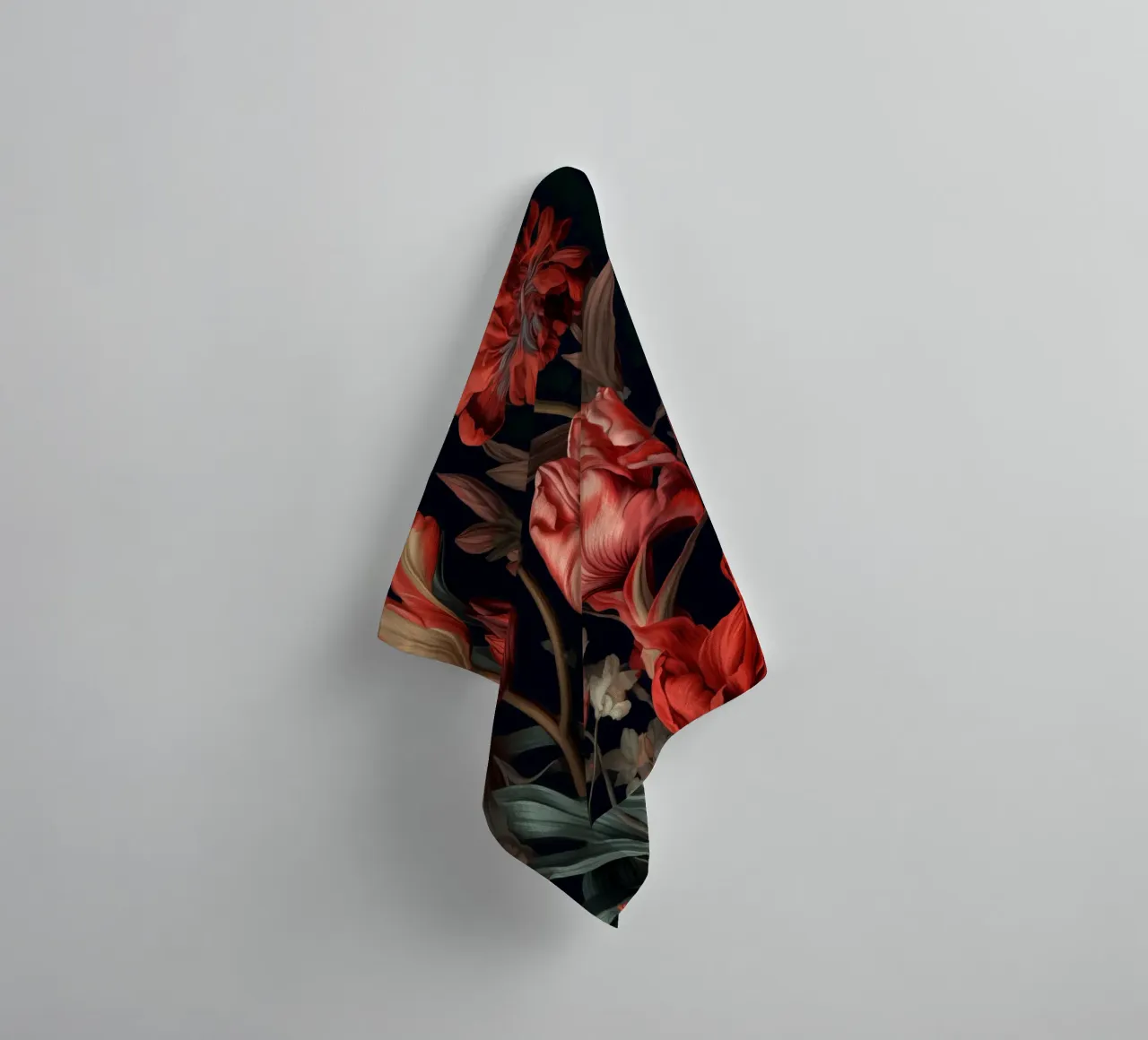 Fiori di tulipani rossi asciugamano da bagno da Justyna Jaszke JBJart