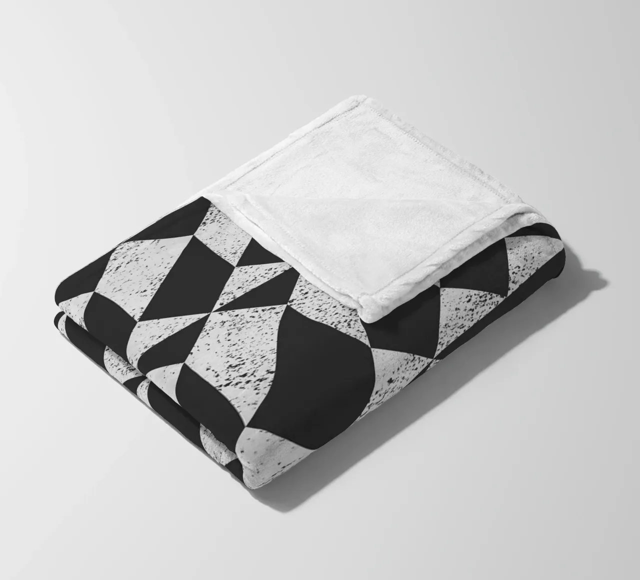 Decorazione da parete a triangolo astratto geometrico in bianco e nero coperta in pile da kookiepixel