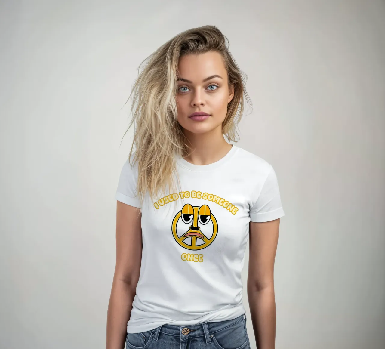 Segno di pace sarcastico Illustrazione umoristica scura retrò t-shirt da donna da sillyindustries