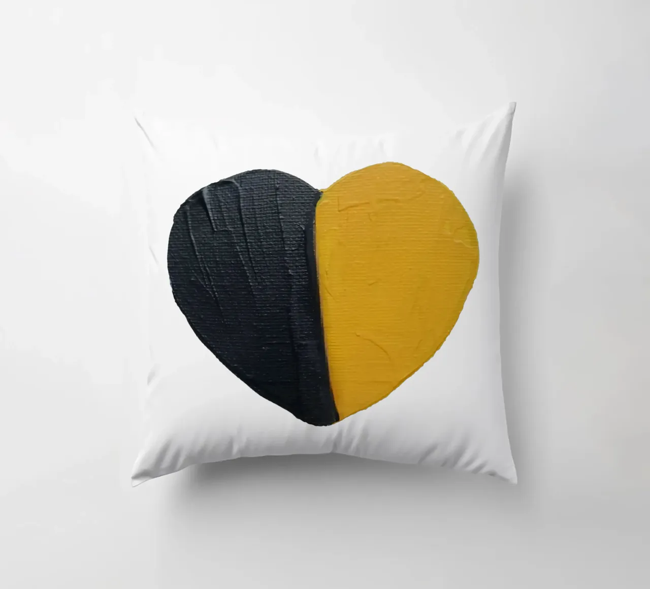 Cuore nero e oro dipinto a mano cuscino da FABOArt