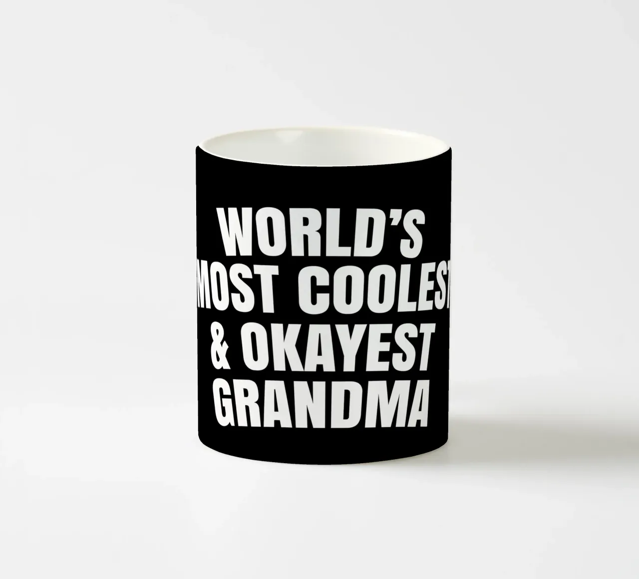World's most coolest and okayest grandma mug en céramique de happieeagle