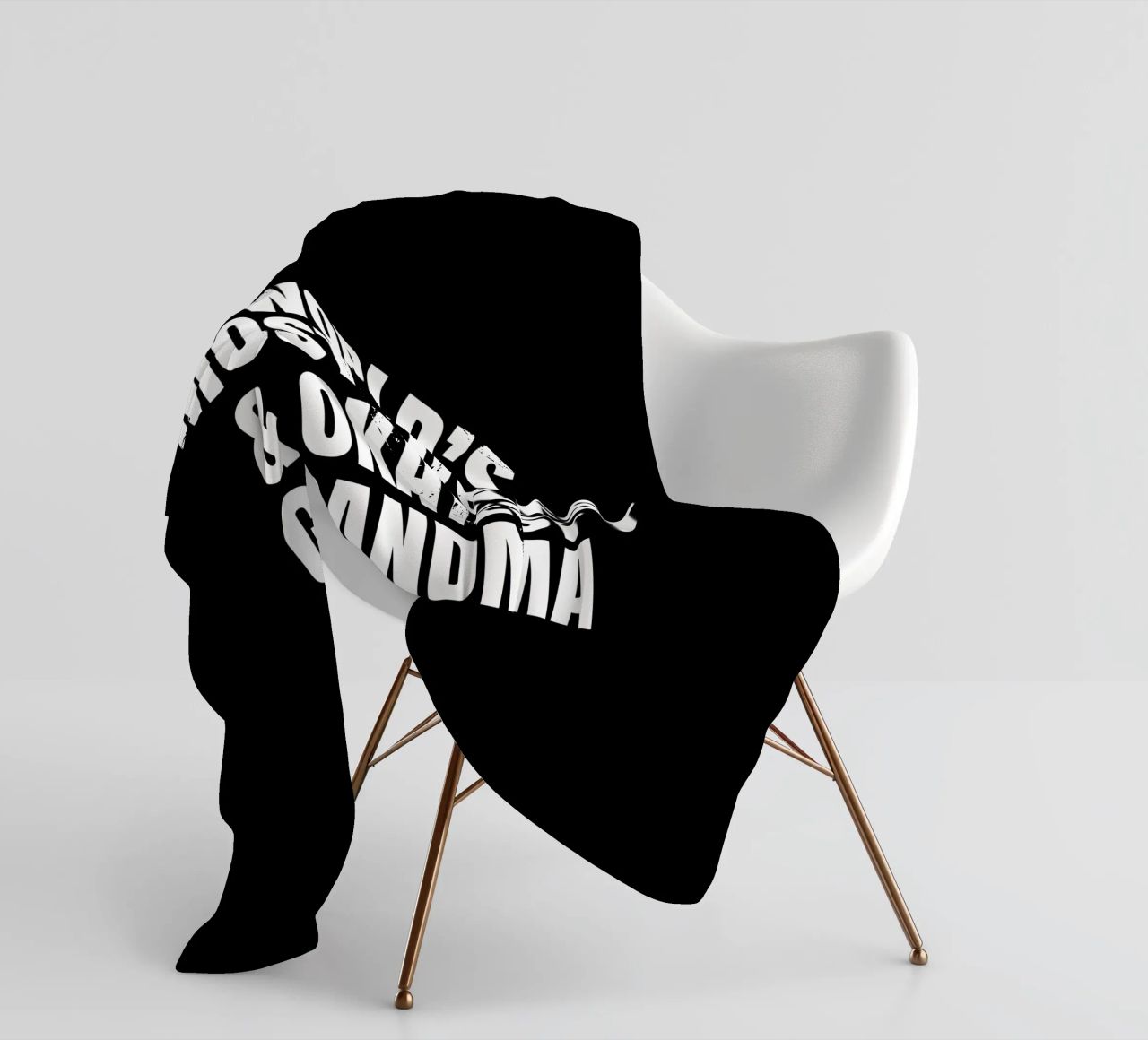 World's most coolest and okayest grandma coperta in pile da happieeagle