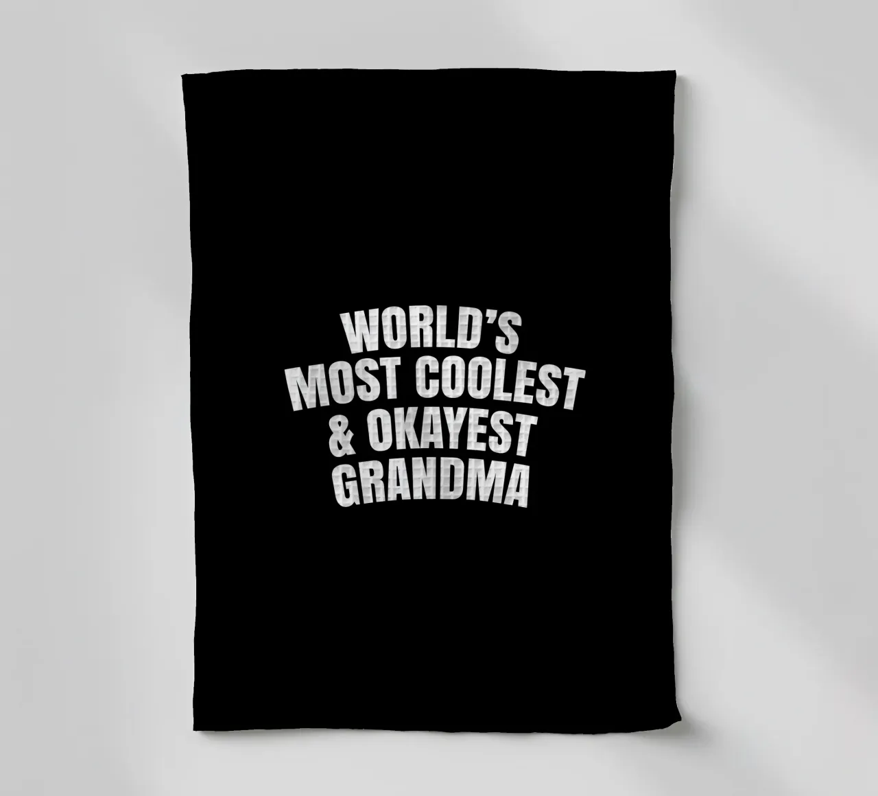 World's most coolest and okayest grandma paño de cocina de happieeagle