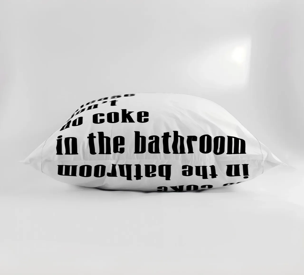 Please don't do coke in the bathroom cuscino da WORD & WONDER