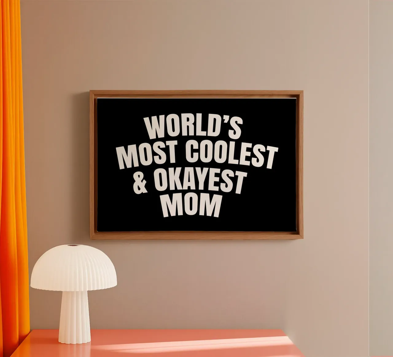 World's most coolest and okayest mom tela con Cornice a cassetta da happieeagle