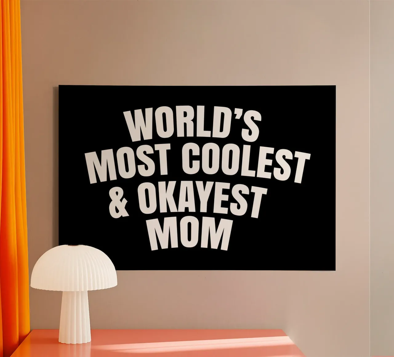 World's most coolest and okayest mom tela con Cornice a cassetta da happieeagle