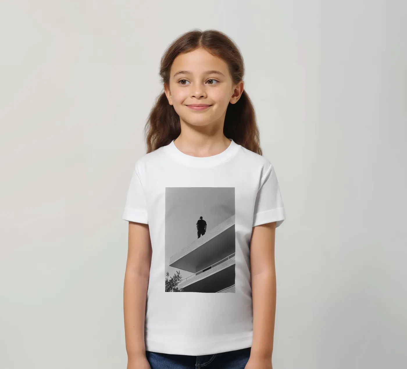 Contemplative solitude Kinder T-Shirt von Black & White