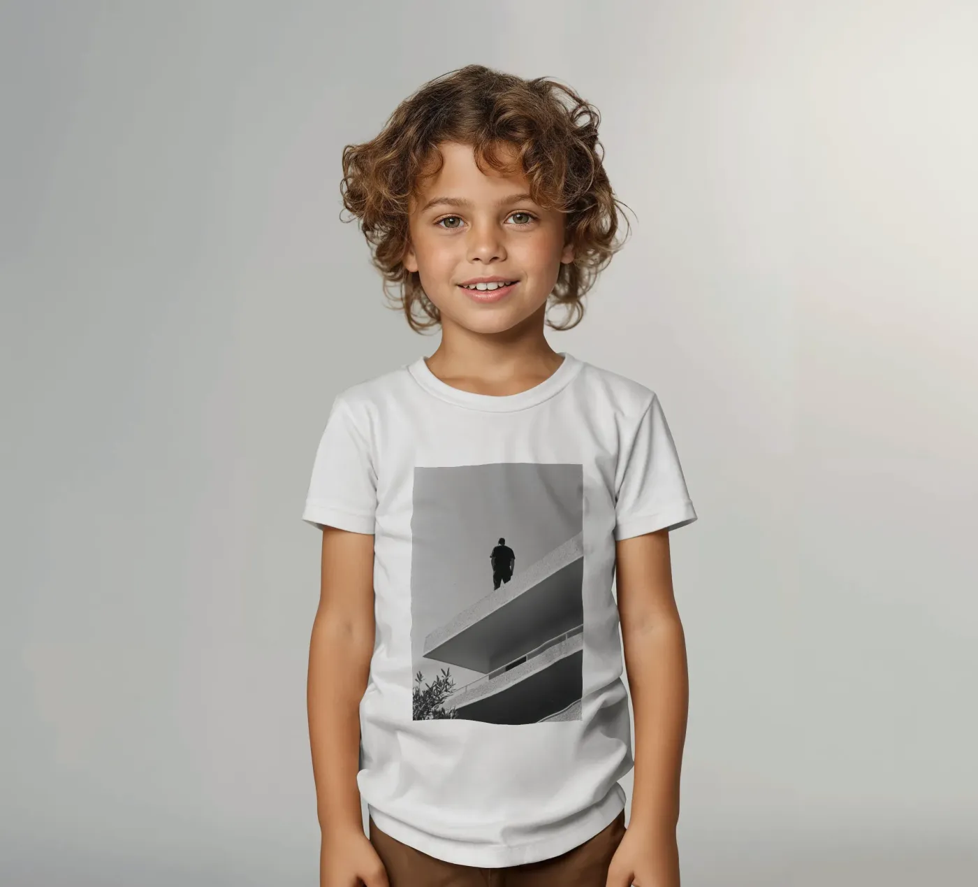 Contemplative solitude Kinder T-Shirt von Black & White