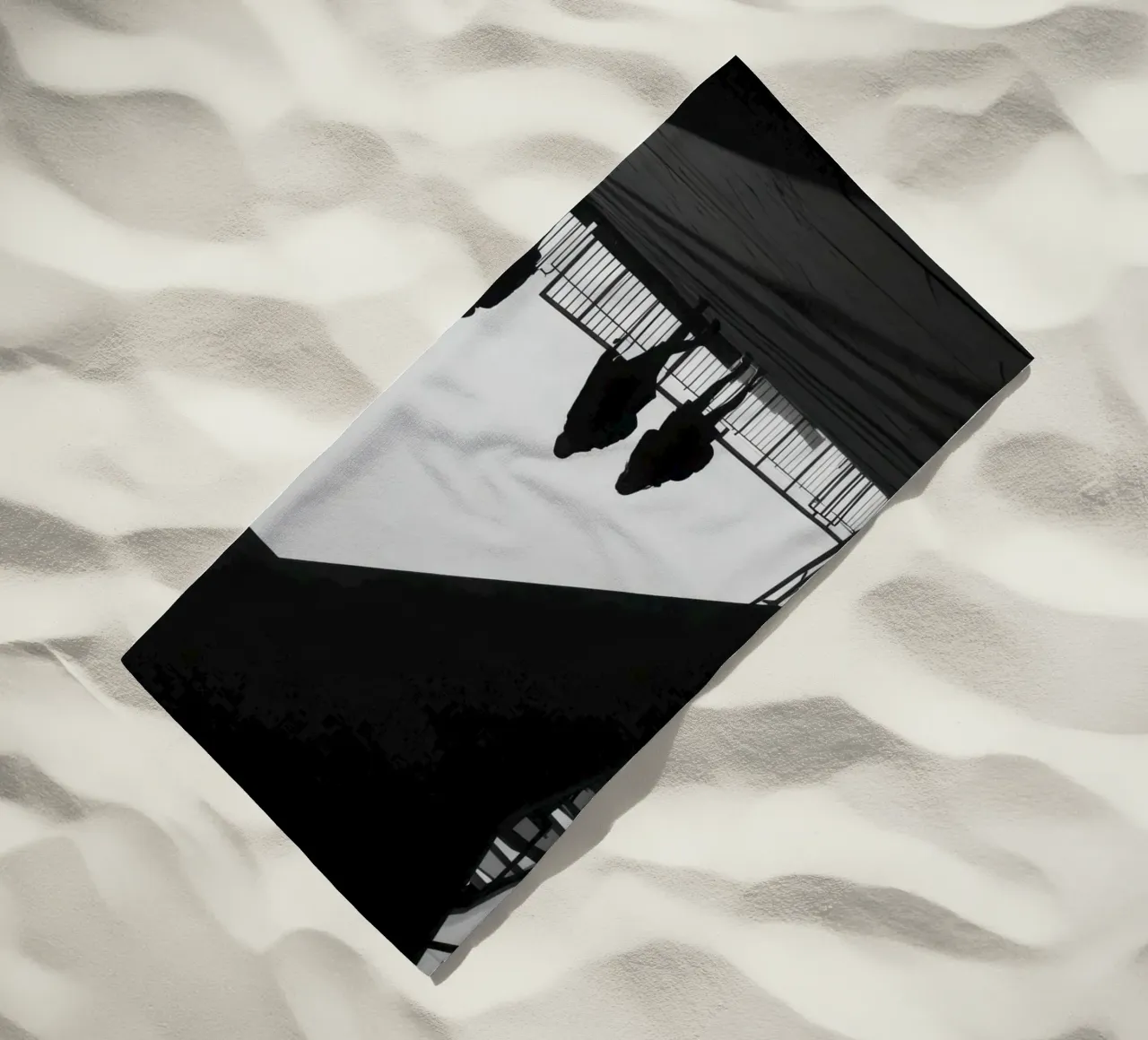 Attraversamento urbano telo mare da Black & White