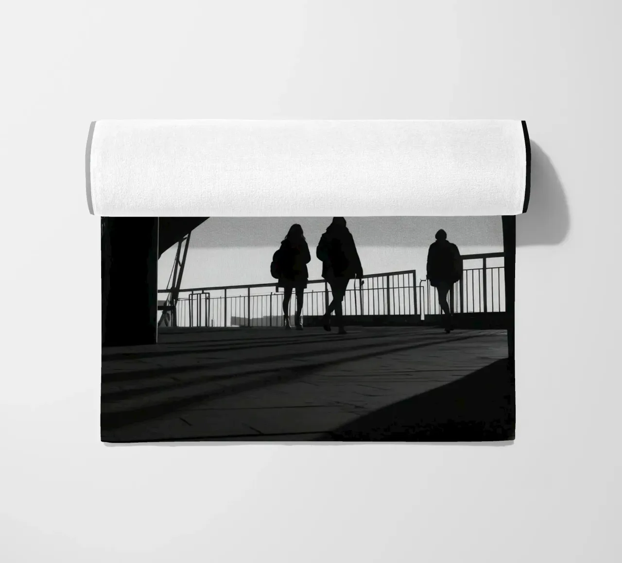Attraversamento urbano telo mare da Black & White