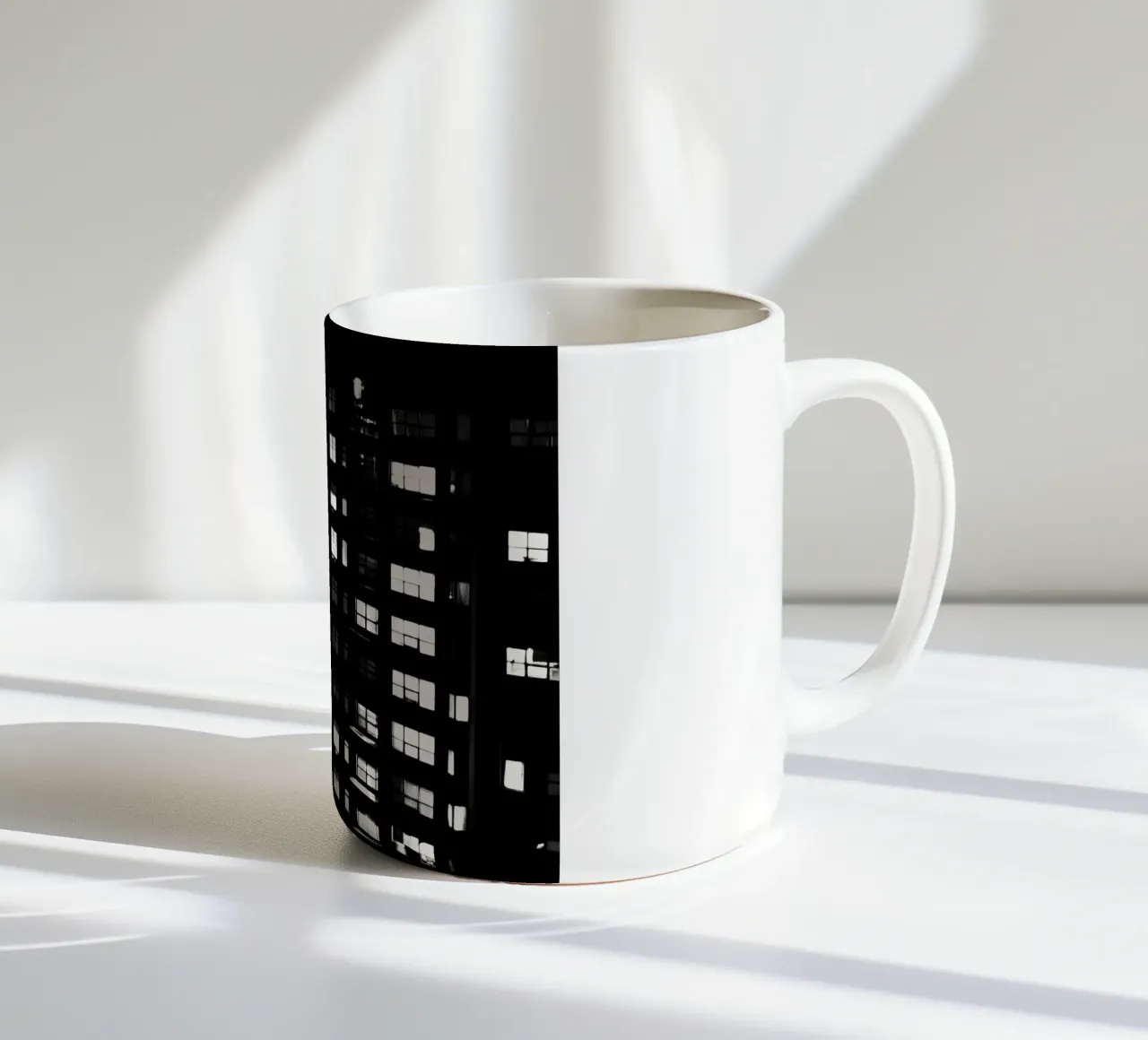 Luci della città di notte tazza in ceramica da Black & White