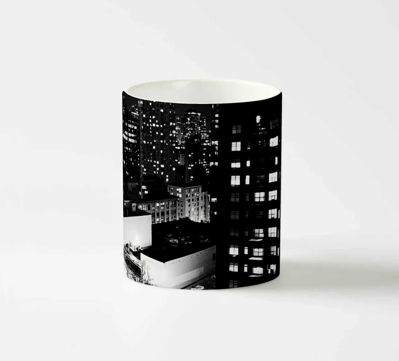 Luci della città di notte tazza in ceramica da Black & White