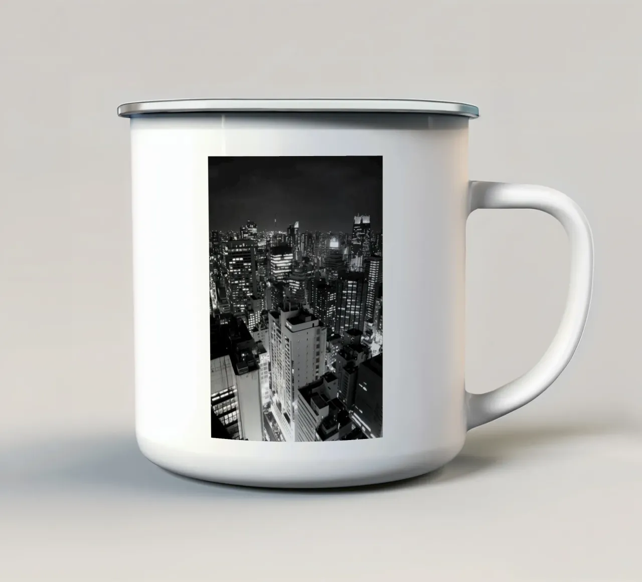 Paesaggio urbano notturno tazza in smalto da Black & White