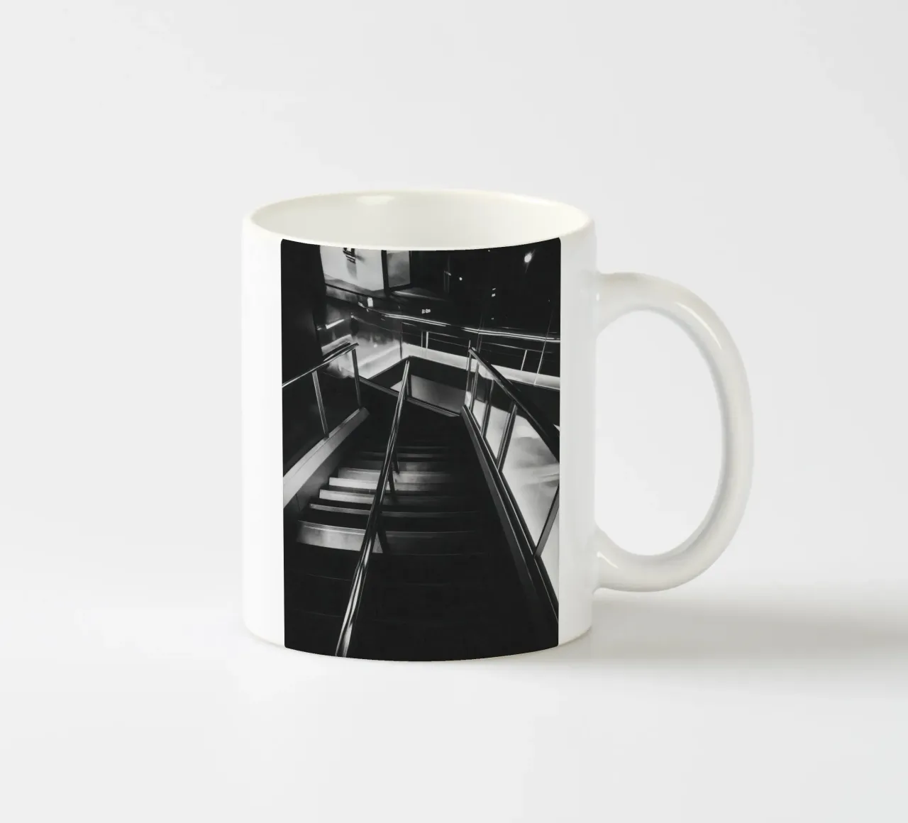 Moderne Treppe Keramik Tasse von Black & White
