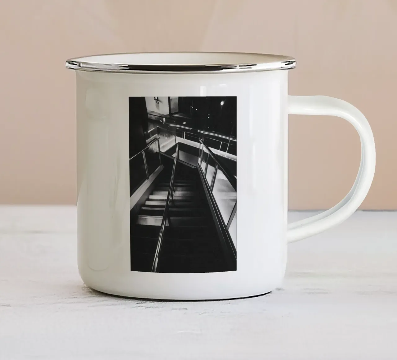 Escalier moderne mug en émail de Black & White