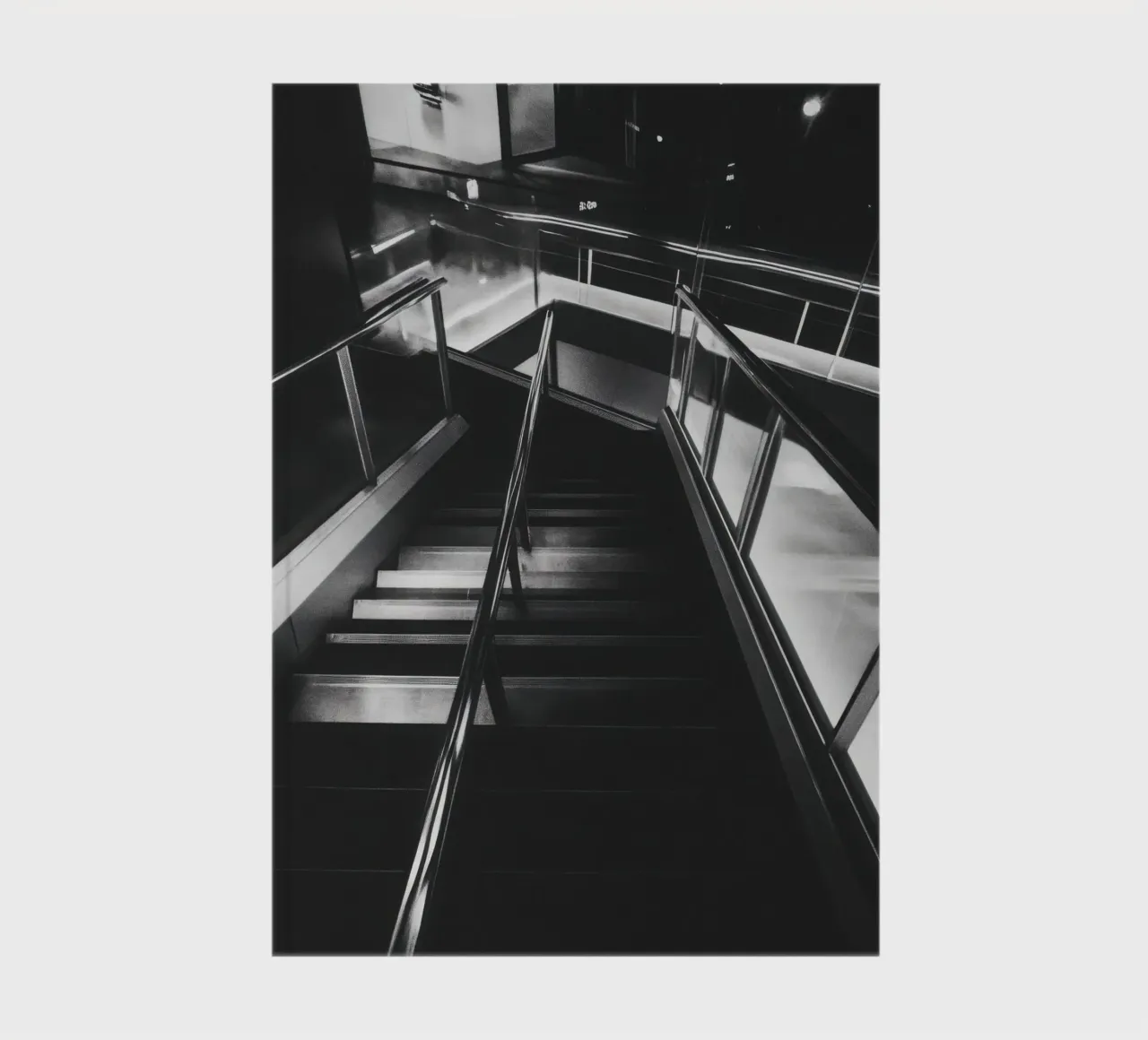 Scala moderna diario da Black & White