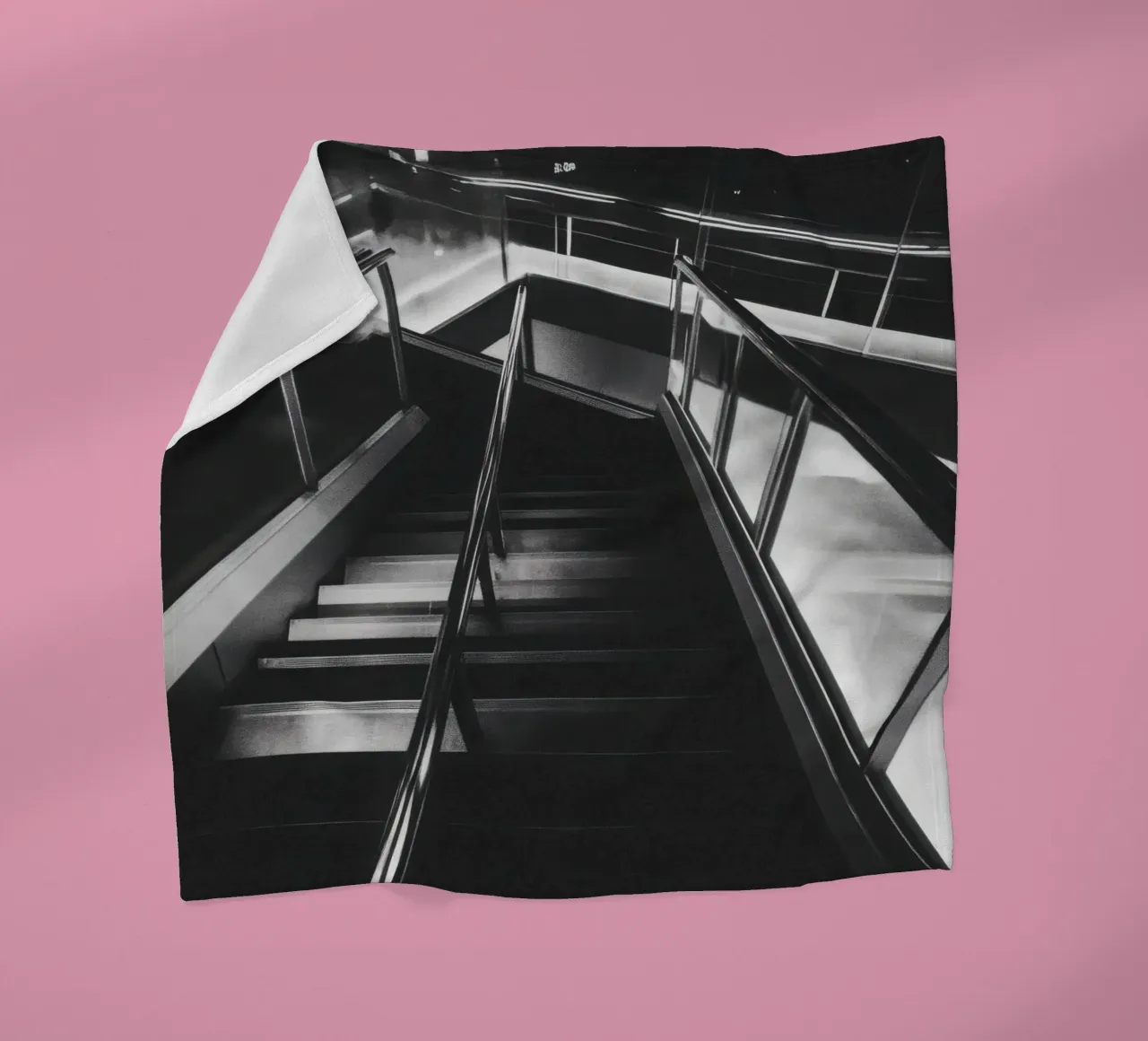 Scala moderna coperta in pile da Black & White