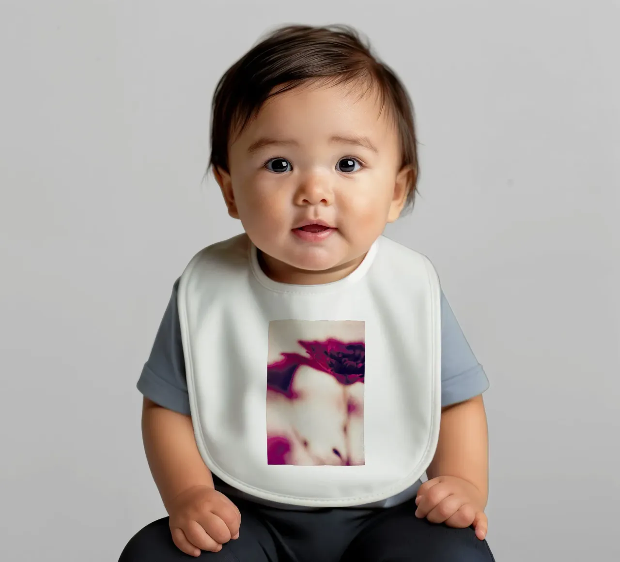 Daisy May bavaglino da Ingrid Beddoes