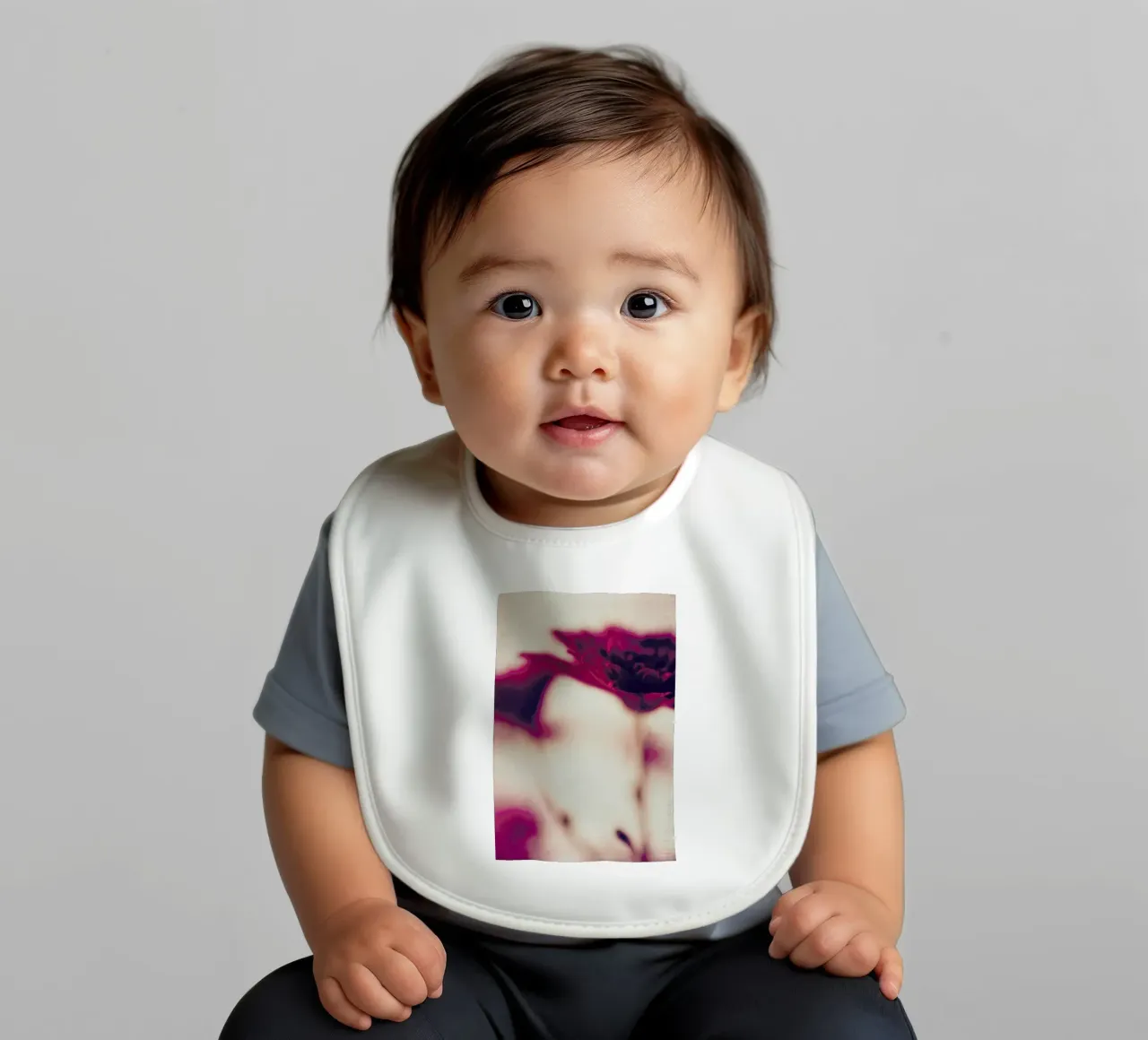 Daisy May bavaglino da Ingrid Beddoes