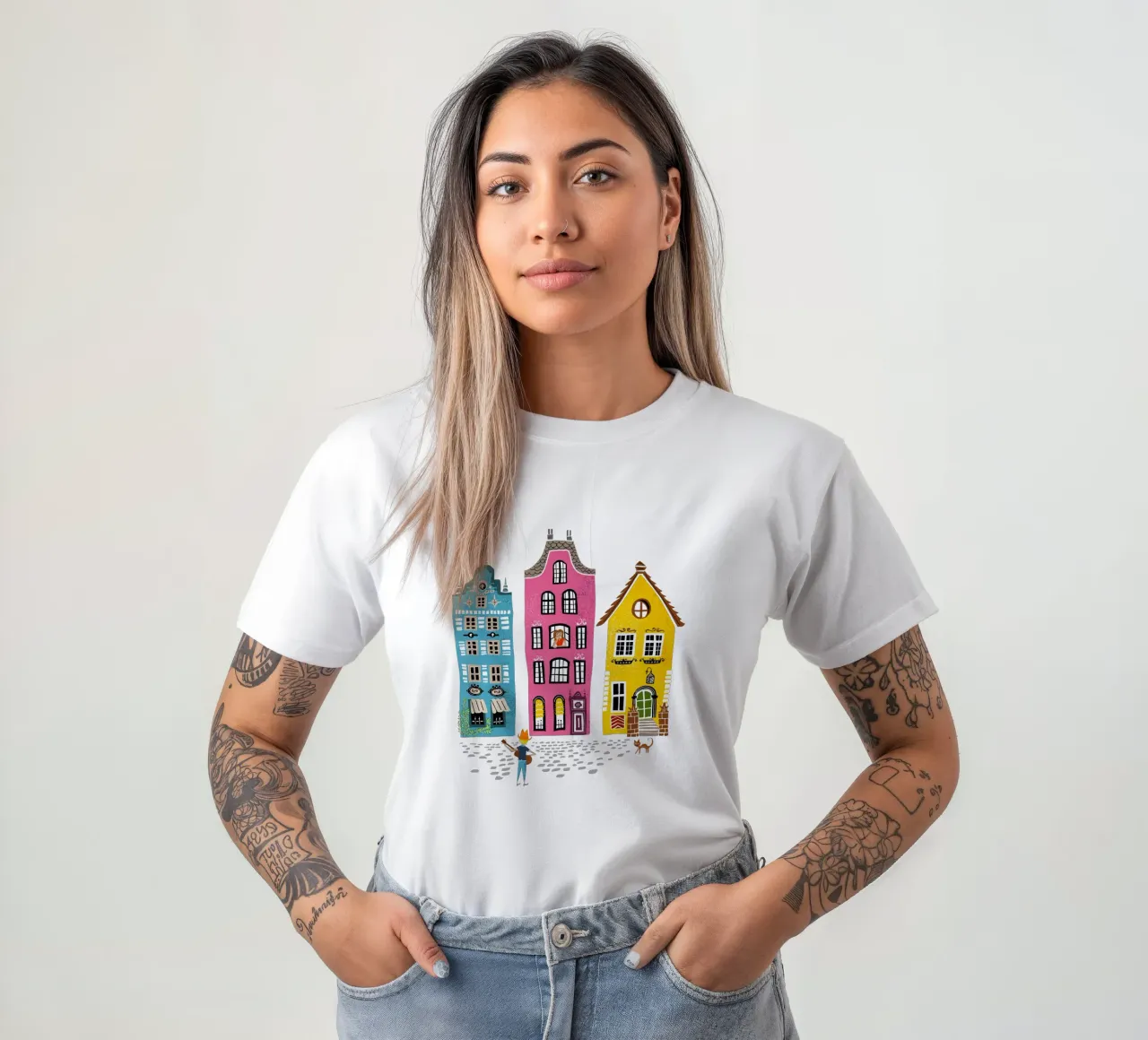 Illustrazione retrò musicista con chitarra in piedi davanti a una casa t-shirt da DYDesign