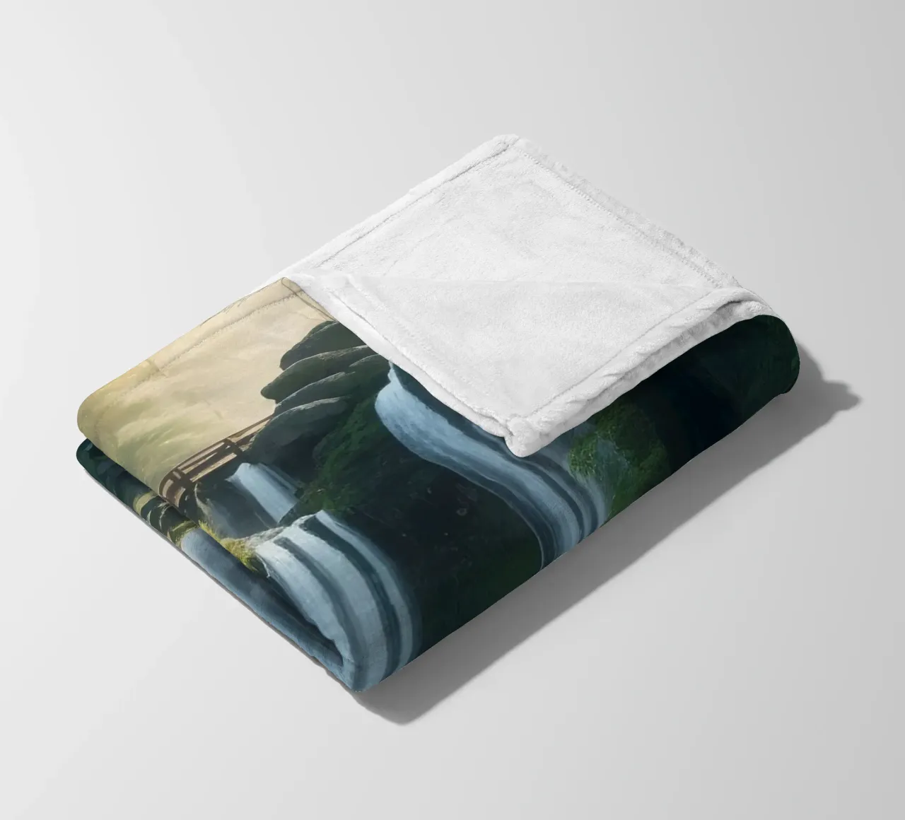 Foresta Nera coperta in pile da Charnwood Prints