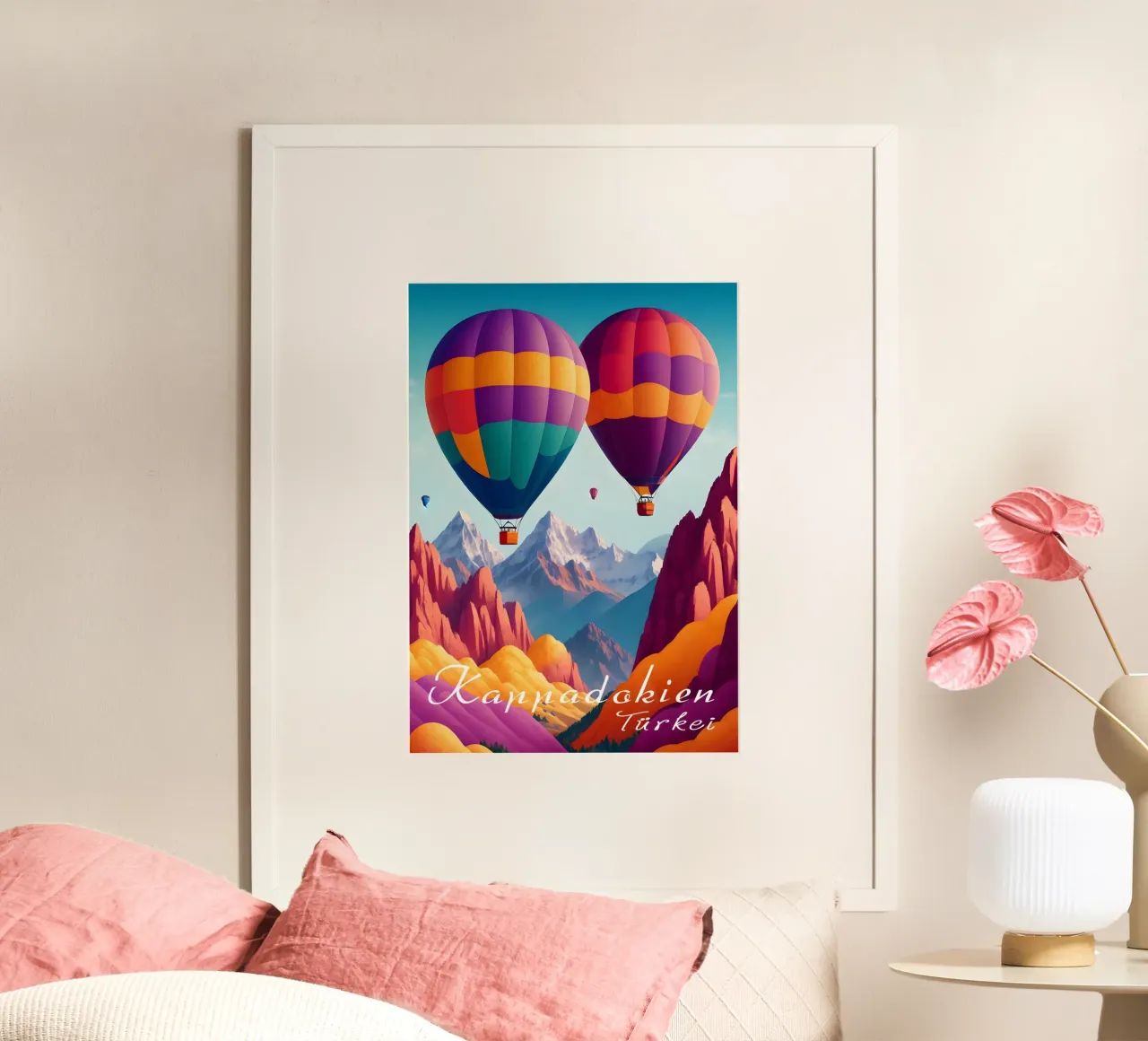 Mongolfiere in Cappadocia poster con telaio in legno da Charnwood Prints