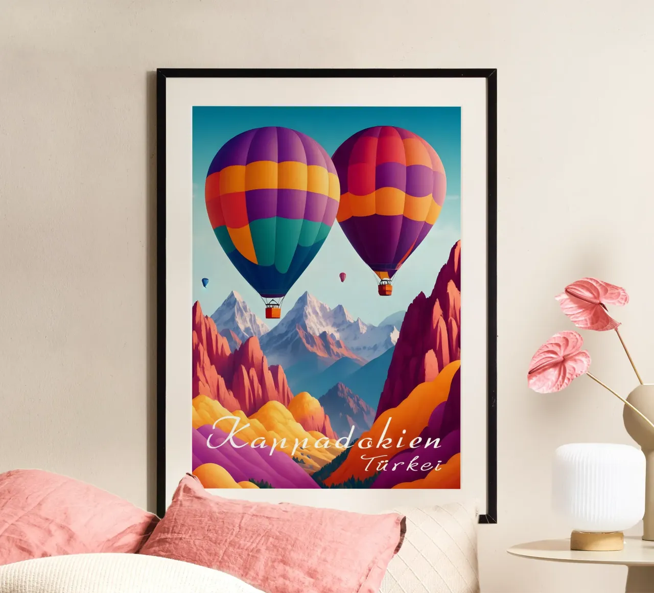 Mongolfiere in Cappadocia poster con telaio in legno da Charnwood Prints