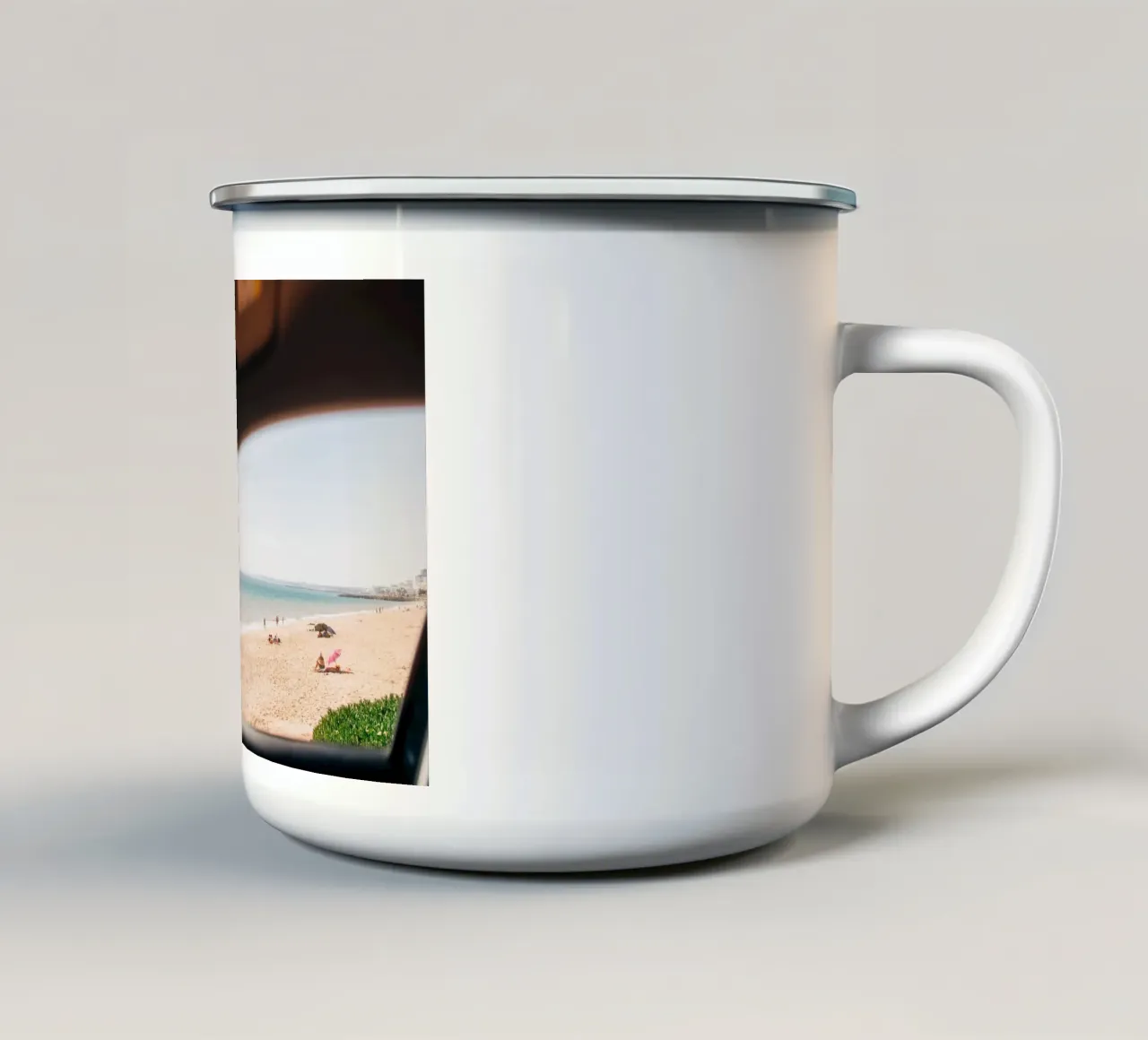 Sole, spiaggia e mare: un momento in Portogallo tazza in smalto da Bold and Retro