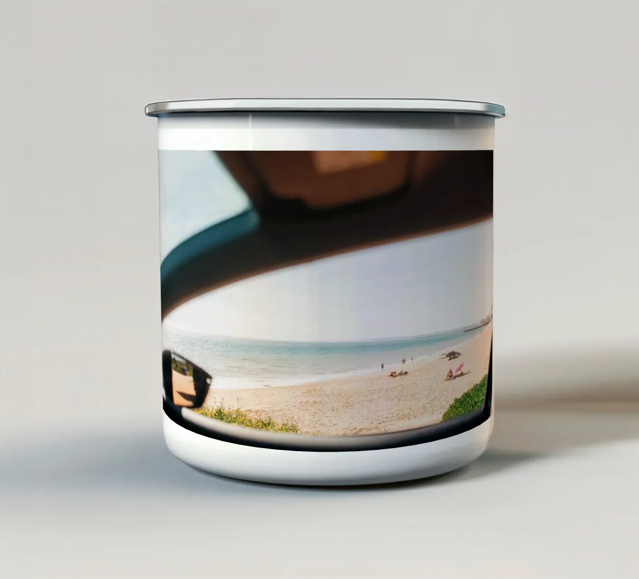 Sole, spiaggia e mare: un momento in Portogallo tazza in smalto da Bold and Retro