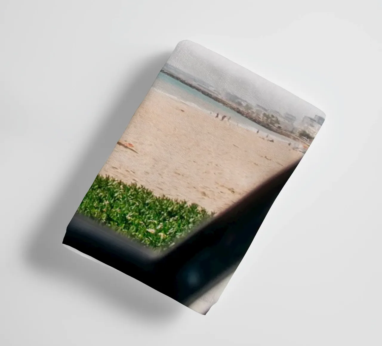 Sole, spiaggia e mare: un momento in Portogallo asciugamano da bagno da Bold and Retro