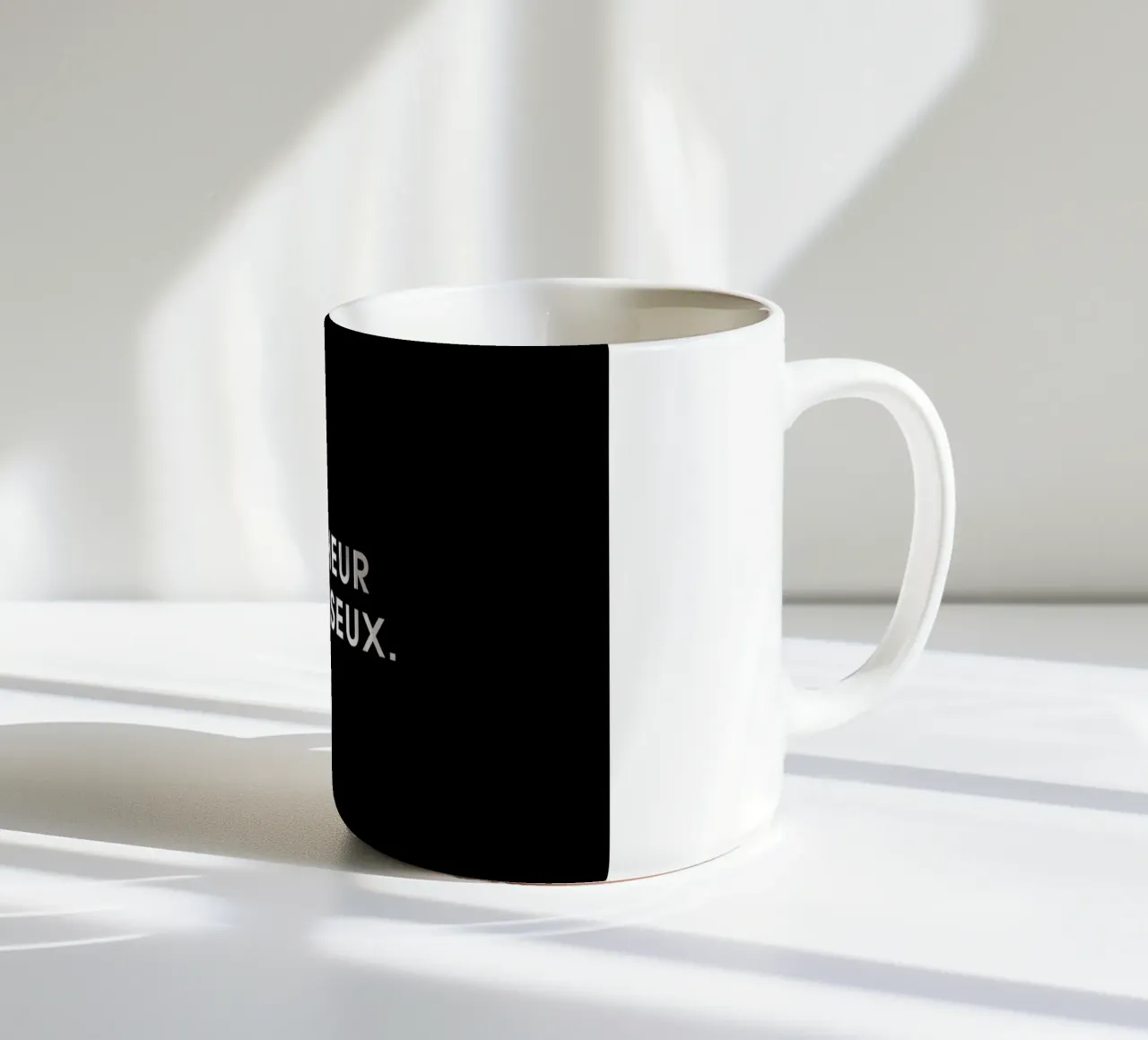 Le bonheur rend taiseux - Black tazza in ceramica da Intertitres