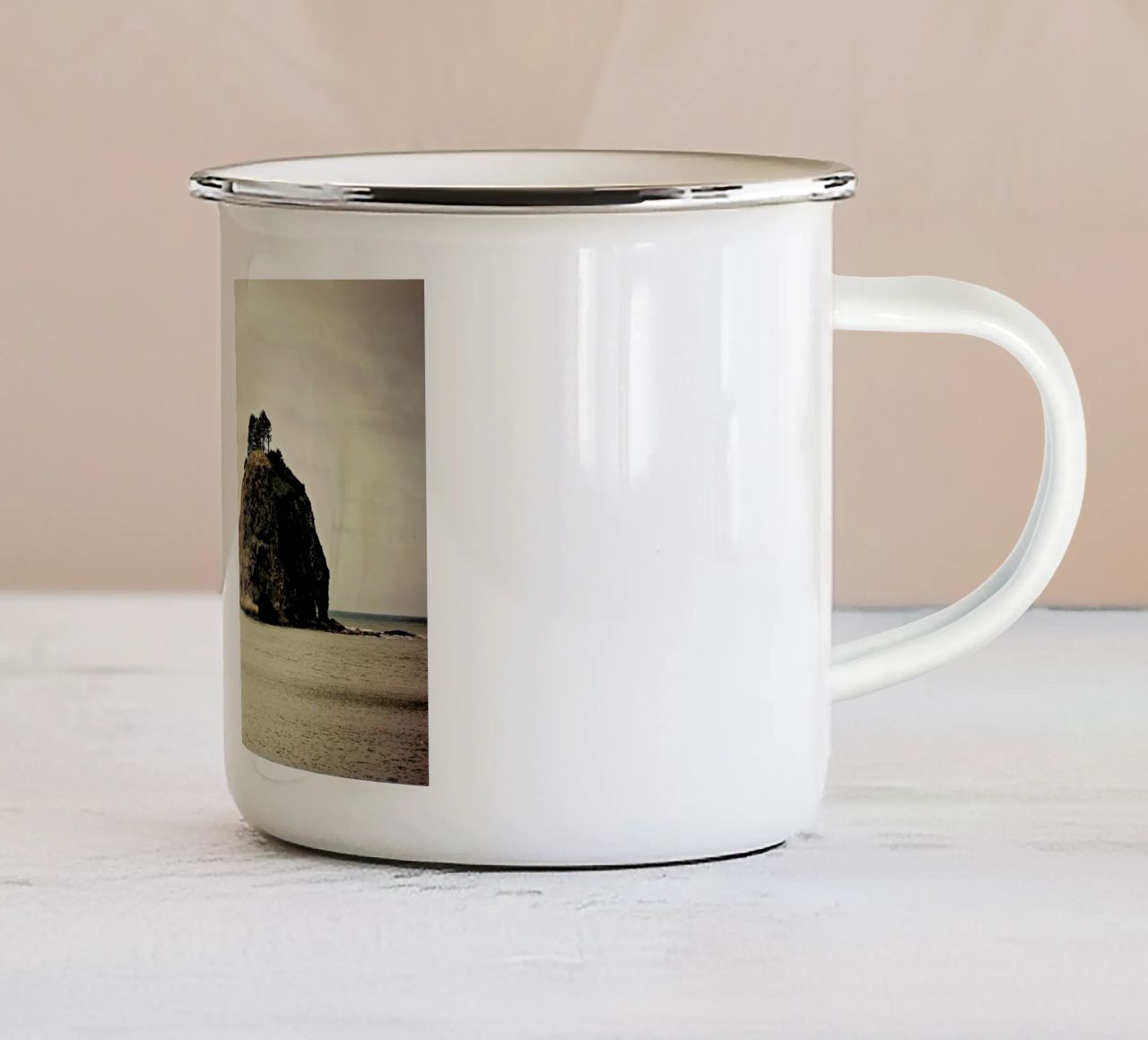 Wind Swept tazza in smalto da Robin Delean
