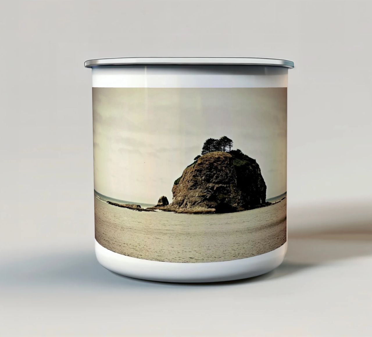 Wind Swept tazza in smalto da Robin Delean