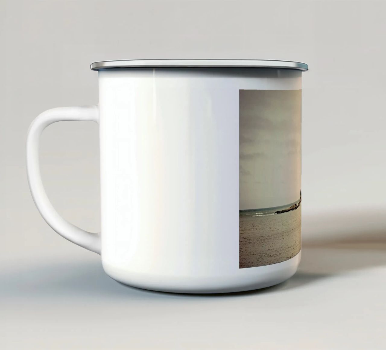 Wind Swept tazza in smalto da Robin Delean