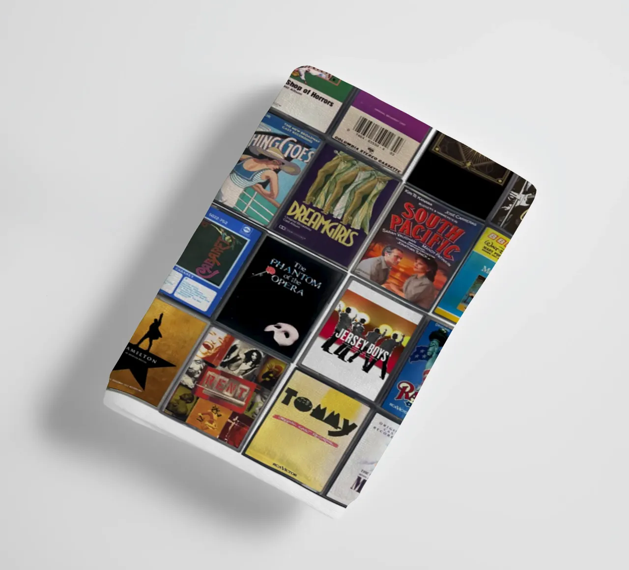 I più grandi musical di tutti i tempi - Stampa su cassetta d'epoca asciugamano da bagno da MrMustardPrints