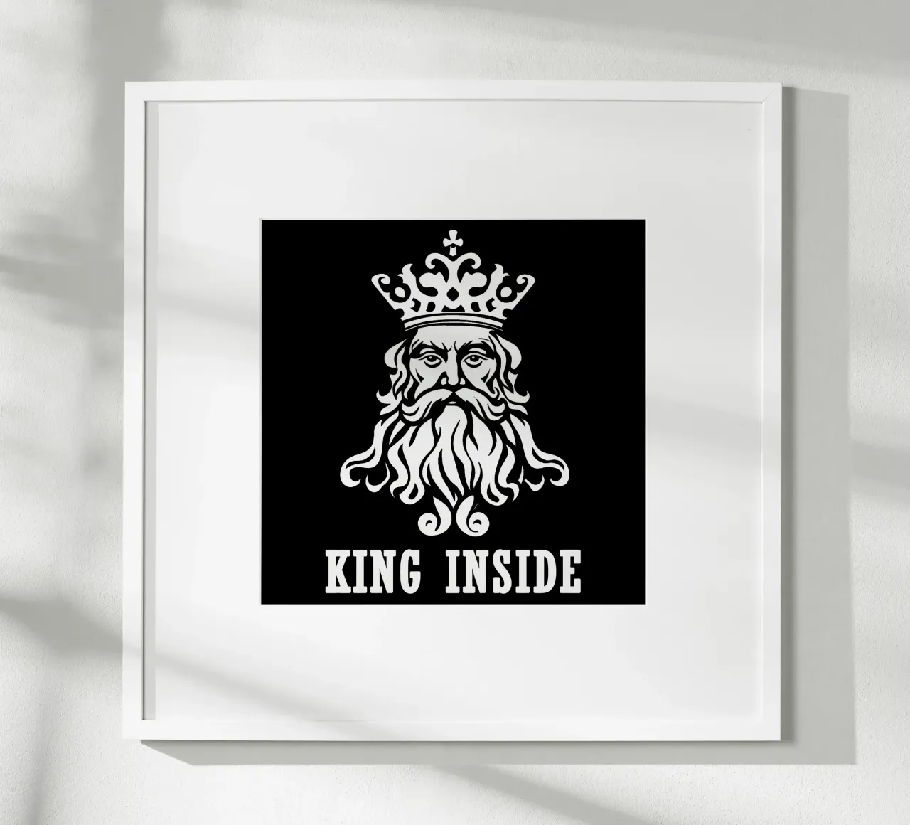 King Inside | Design del logo della camicia poster con telaio in legno da Autofocus