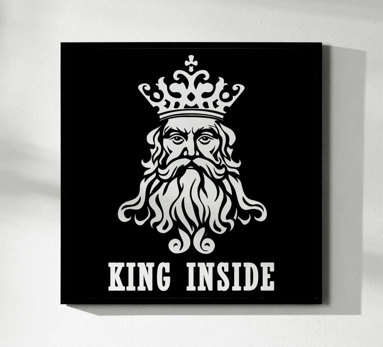 King Inside | Design del logo della camicia poster con telaio in legno da Autofocus