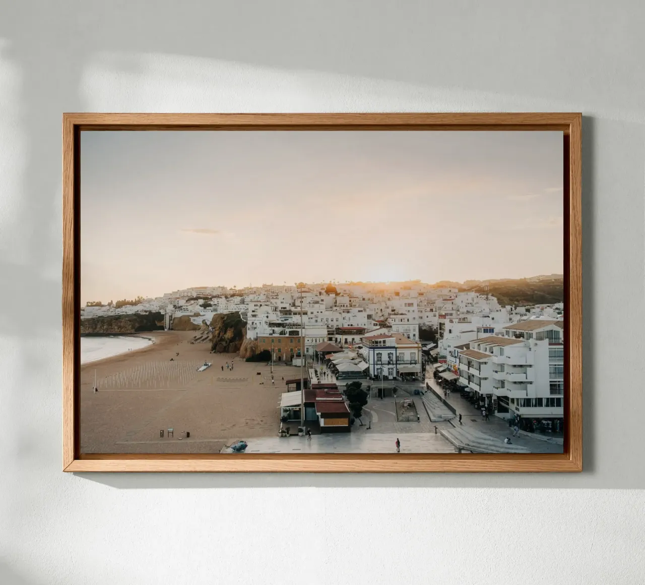 Albufeira bij zonsondergang - kustplaats in de Algarve canvas met Baklijst van Bold and Retro