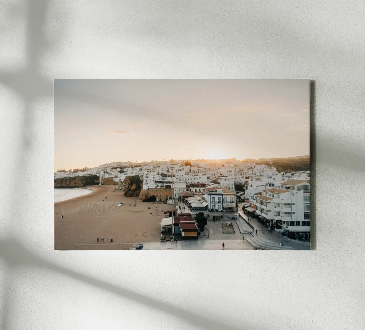 Albufeira bij zonsondergang - kustplaats in de Algarve canvas met Baklijst van Bold and Retro