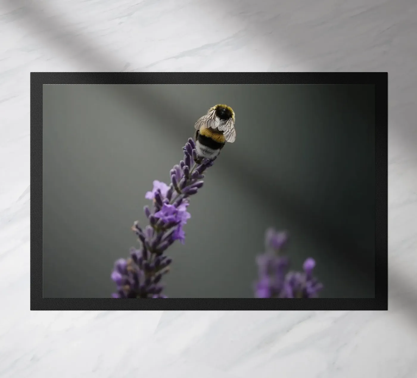 Hommel deurmat van Tom's Wildlife
